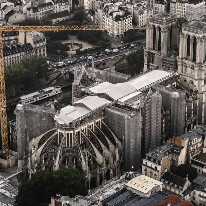 Vue emblématique de Notre-Dame de Paris avant l’incendie, capturant sa majesté et sa splendeur gothique.